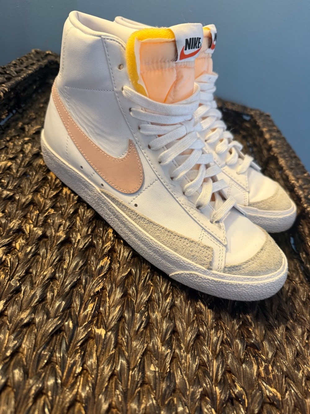 Blazer Mid '77 "White Pink Oxford"
